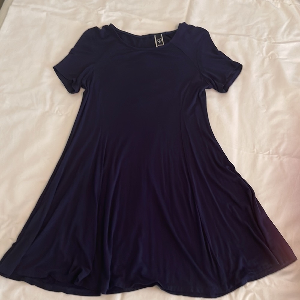 Loose fitting navy dress
